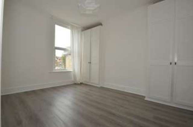  Image of 2 bedroom Flat to rent in Briscoe Road Colliers Wood London SW19 at Colliers Wood  Colliers Wood, SW19 2AH
