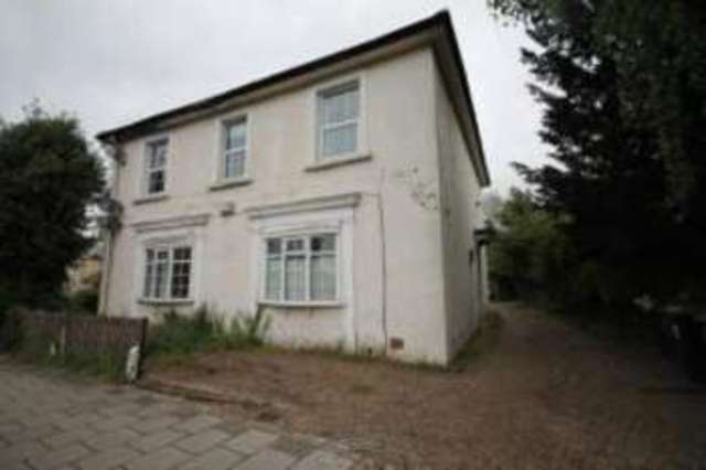  Image of 2 bedroom Flat for sale in Bromley Common Bromley BR2 at Bromley  Bromley Common, BR2 9LS