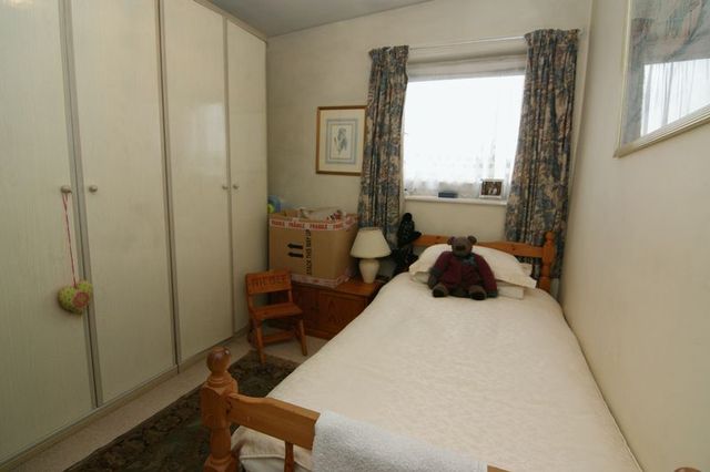  Image of 2 bedroom Flat for sale in The Parade Burden Way Guildford GU2 at Burden Way  Guildford, GU2 9PB