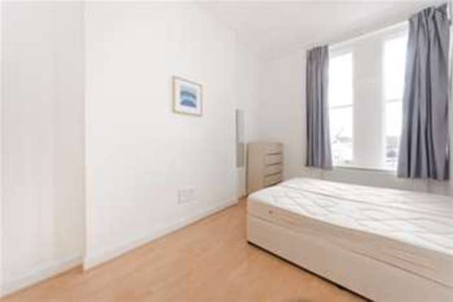  Image of 2 bedroom Flat to rent in Cambridge Gardens London W10 at London, W10 5UB
