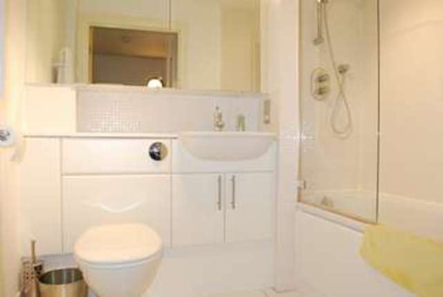  Image of 1 bedroom Flat to rent in Cassilis Road London E14 at Gainsborough House  Docklands, E14 9LQ