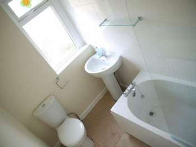  Image of Property to rent in Carr Bottom Ave Bradford BD5 at Carr Bottom Avenue  Bradford, BD5 9BE