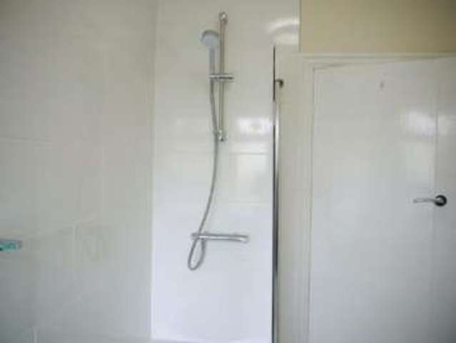  Image of Property to rent in Carr Bottom Ave Bradford BD5 at Carr Bottom Avenue  Bradford, BD5 9BE