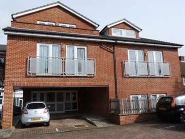  Image of 2 bedroom Flat to rent in Westway Caterham CR3 at Westway  Caterham, CR3 5TQ