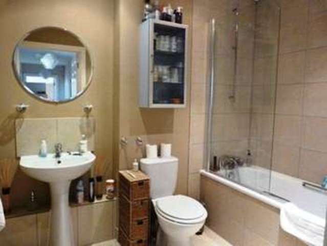  Image of 2 bedroom Flat to rent in Westway Caterham CR3 at Westway  Caterham, CR3 5TQ