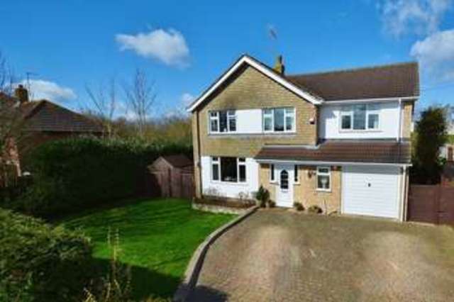  Image of 5 bedroom Detached house for sale in Cedar Crescent Thame OX9 at Cedar Crescent  Thame, OX9 2AU