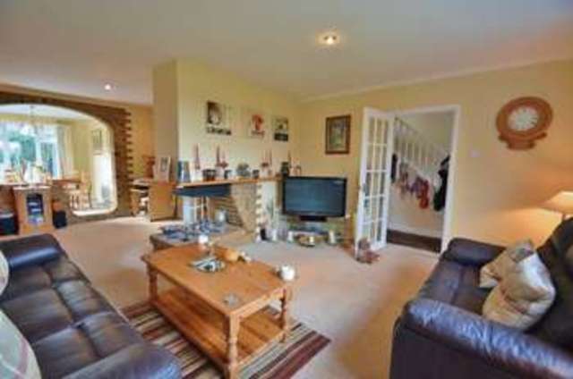  Image of 5 bedroom Detached house for sale in Cedar Crescent Thame OX9 at Cedar Crescent  Thame, OX9 2AU