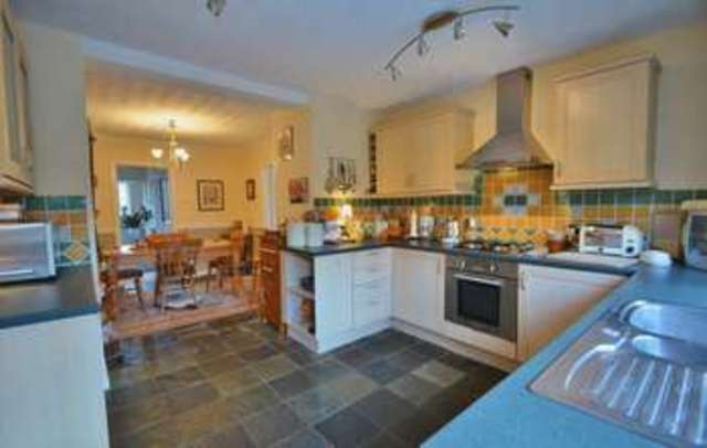  Image of 5 bedroom Detached house for sale in Cedar Crescent Thame OX9 at Cedar Crescent  Thame, OX9 2AU