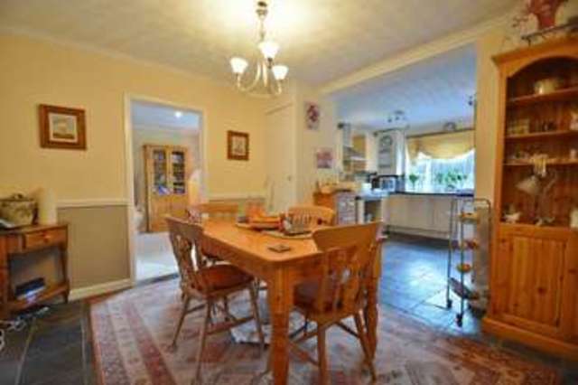  Image of 5 bedroom Detached house for sale in Cedar Crescent Thame OX9 at Cedar Crescent  Thame, OX9 2AU