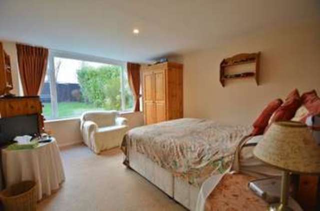  Image of 5 bedroom Detached house for sale in Cedar Crescent Thame OX9 at Cedar Crescent  Thame, OX9 2AU