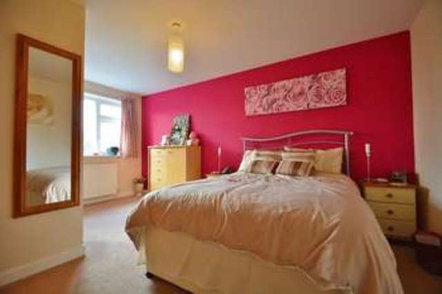  Image of 5 bedroom Detached house for sale in Cedar Crescent Thame OX9 at Cedar Crescent  Thame, OX9 2AU