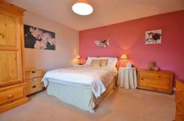  Image of 5 bedroom Detached house for sale in Cedar Crescent Thame OX9 at Cedar Crescent  Thame, OX9 2AU