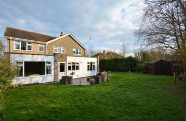  Image of 5 bedroom Detached house for sale in Cedar Crescent Thame OX9 at Cedar Crescent  Thame, OX9 2AU