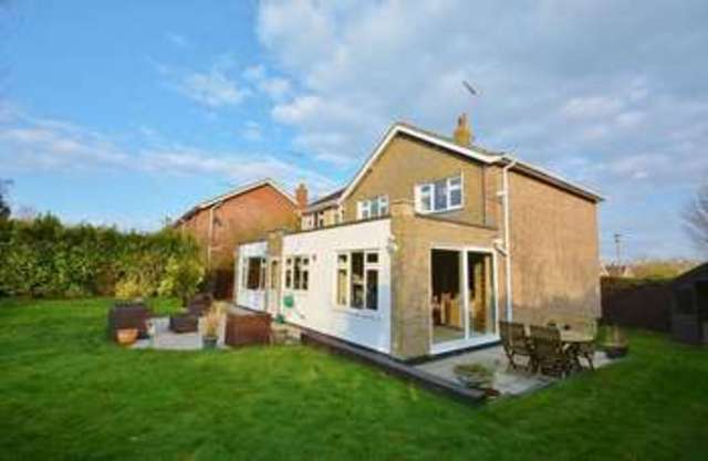  Image of 5 bedroom Detached house for sale in Cedar Crescent Thame OX9 at Cedar Crescent  Thame, OX9 2AU