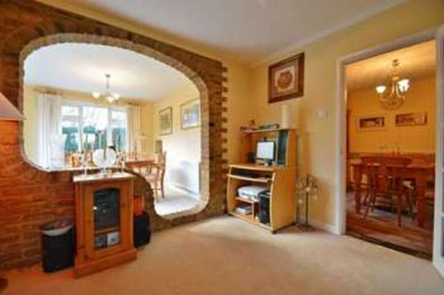  Image of 5 bedroom Detached house for sale in Cedar Crescent Thame OX9 at Cedar Crescent  Thame, OX9 2AU