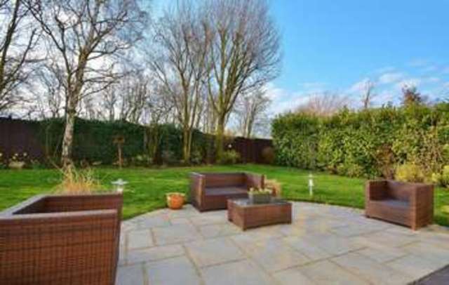  Image of 5 bedroom Detached house for sale in Cedar Crescent Thame OX9 at Cedar Crescent  Thame, OX9 2AU