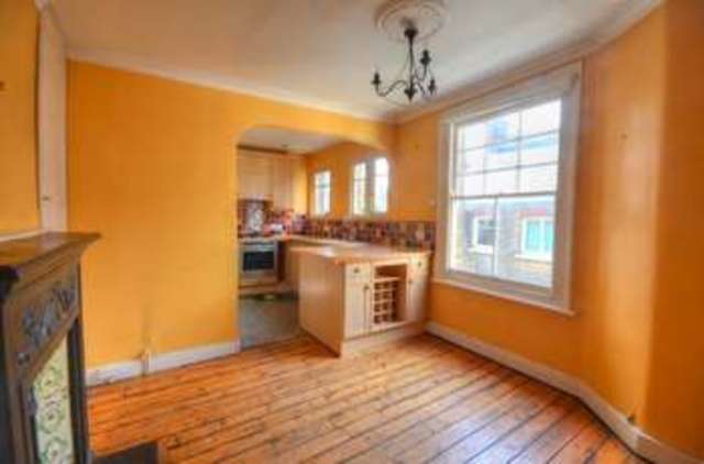  Image of 3 bedroom Flat to rent in Chalsey Road London SE4 at Chalsey Road Brockley London, SE4 1YW