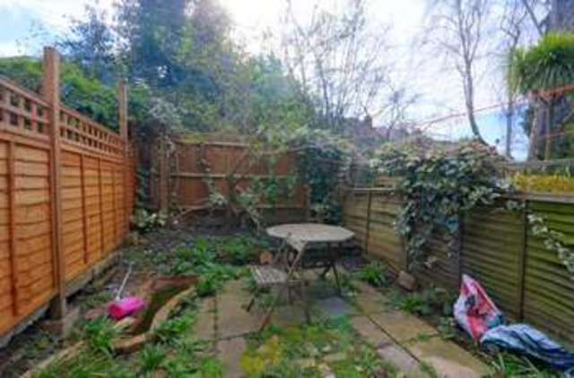  Image of 3 bedroom Flat to rent in Chalsey Road London SE4 at Chalsey Road Brockley London, SE4 1YW
