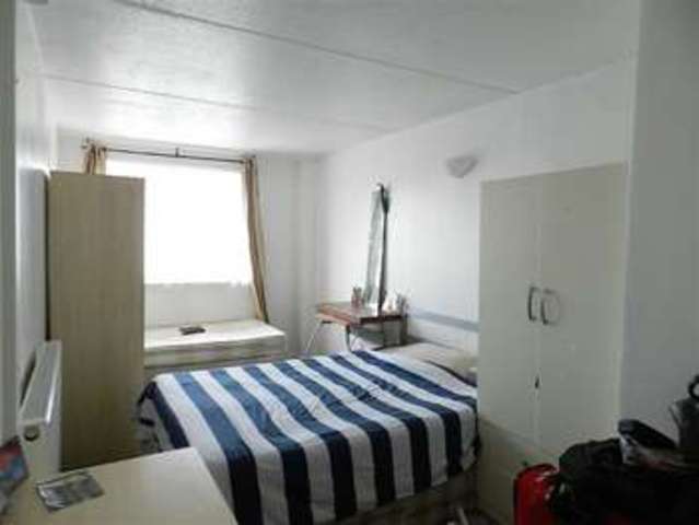 Image of 3 bedroom Property for sale in Charlotte Despard Avenue London SW11 at Charlotte Despard Avenue London London, SW11 5JB
