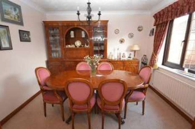  Image of 4 bedroom Detached house for sale in Charndon Close Luton LU3 at Charndon Close  Luton, LU3 4DU