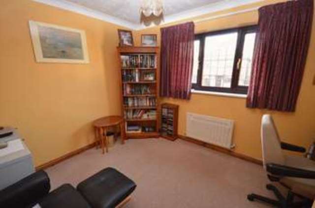  Image of 4 bedroom Detached house for sale in Charndon Close Luton LU3 at Charndon Close  Luton, LU3 4DU