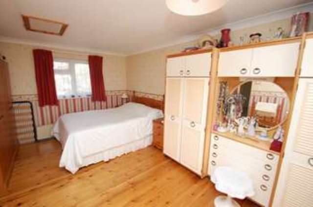  Image of 3 bedroom End of Terrace for sale in Rowcroft Hemel Hempstead HP1 at Chaulden Hemel Hempstead Herts, HP1 2JG