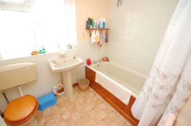  Image of 3 bedroom End of Terrace for sale in Rowcroft Hemel Hempstead HP1 at Chaulden Hemel Hempstead Herts, HP1 2JG