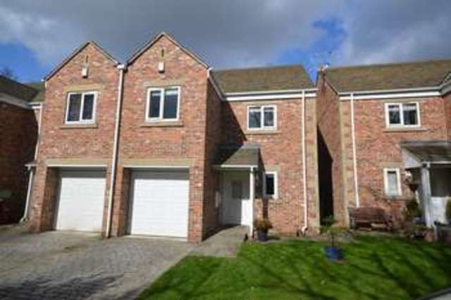  Image of 3 bedroom Town House for sale in Chevet Mews Sandal Wakefield WF2 at Sandal Wakefield West Yorkshire, WF2 6AG
