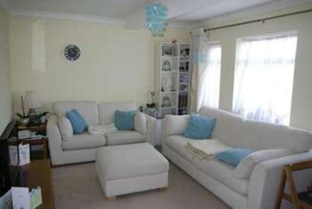  Image of 2 bedroom Apartment to rent in Church Crescent Harrietsham Maidstone ME17 at Maidstone, ME17 1BB