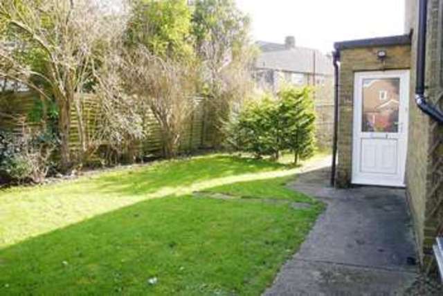  Image of 2 bedroom Apartment to rent in Church Crescent Harrietsham Maidstone ME17 at Maidstone, ME17 1BB