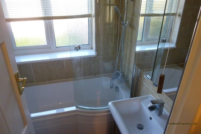  Image of 3 bedroom Terraced house to rent in Clarence Road Stony Stratford Milton Keynes MK11 at Stony Stratford, MK11 1JF