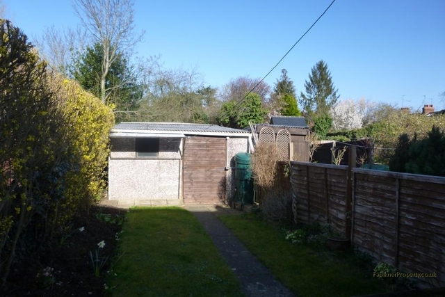  Image of 3 bedroom Terraced house to rent in Clarence Road Stony Stratford Milton Keynes MK11 at Stony Stratford, MK11 1JF