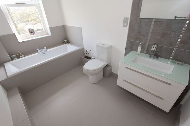  Image of 2 bedroom Flat for sale in Cliftonthorpe Meadows Ashby-De-La-Zouch LE65 at Cliftonthorpe  Ashby-De-La-Zouch, LE65 2US