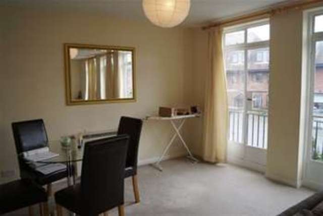  Image of 3 bedroom Flat to rent in Oakdene Parade Cobham KT11 at Cobham, KT11 2LS