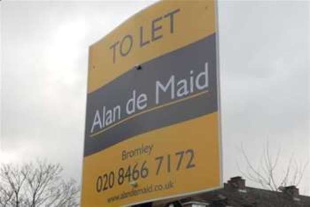  Image of 2 bedroom Flat to rent in Copers Cope Road Beckenham BR3 at Beckenham, BR3 1TT