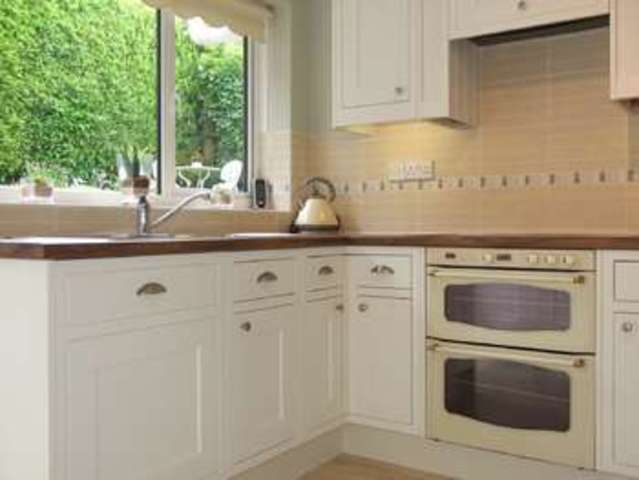  Image of 4 bedroom Detached house to rent in Gorse Road Corfe Mullen Wimborne BH21 at Corfe Mullen Wimborne, BH21 3SJ
