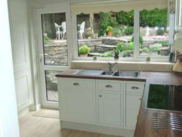  Image of 4 bedroom Detached house to rent in Gorse Road Corfe Mullen Wimborne BH21 at Corfe Mullen Wimborne, BH21 3SJ