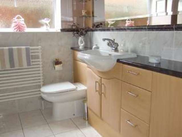  Image of 4 bedroom Detached house to rent in Gorse Road Corfe Mullen Wimborne BH21 at Corfe Mullen Wimborne, BH21 3SJ