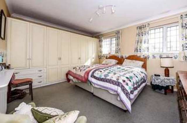  Image of 3 bedroom Detached house for sale in Creek End Chichester PO19 at Creek End  Fishbourne, PO19 3JS