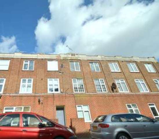  Image of 3 bedroom Flat to rent in Curzon Road Boscombe Bournemouth BH1 at Curzon Road  Bournemouth, BH1 4PW