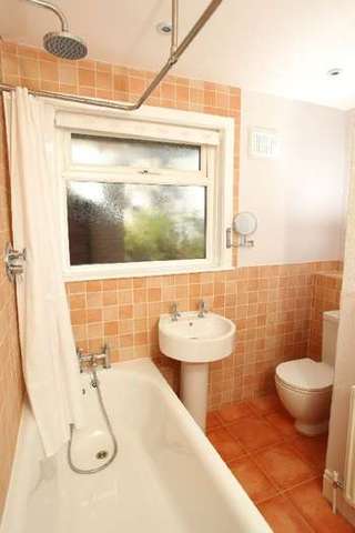  Image of 6 bedroom House Share to rent in Cycle Road Lenton Nottingham NG7 at Lenton Bristol Lenton, NG7 2DT
