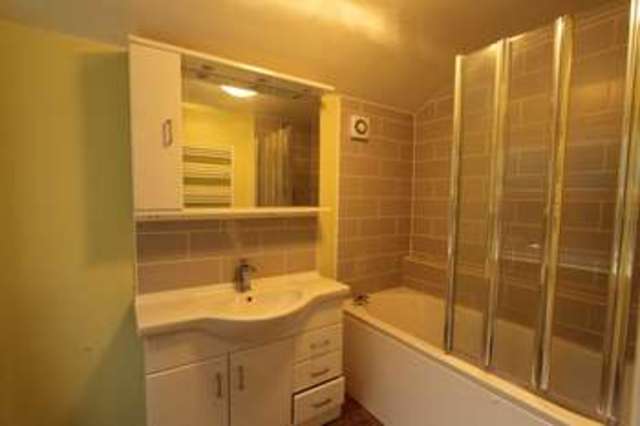  Image of 3 bedroom Detached house to rent in Davidson Road Addiscombe Croydon CR0 at Davidson Road  Croydon, CR0 6DB