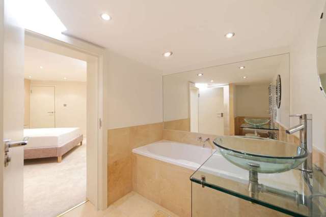  Image of 2 bedroom Flat to rent in Dawes Road London SW6 at Dawes Road Fulham London, SW6 7RQ