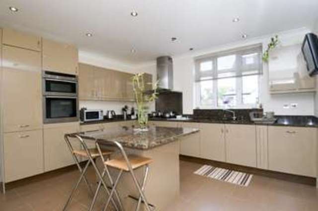  Image of 5 bedroom Detached house to rent in De Montfort Road London SW16 at De Montfort Road  Streatham, SW16 1NF