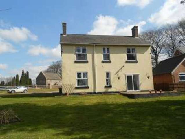  Image of 4 bedroom Detached house to rent in Old Hall Drive Newcastle-under-Lyme ST5 at Dimsdale Hall Drive Wolstanton Newcastle, ST5 9DZ