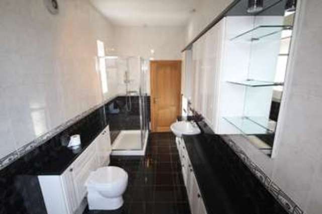  Image of 4 bedroom Detached house to rent in Old Hall Drive Newcastle-under-Lyme ST5 at Dimsdale Hall Drive Wolstanton Newcastle, ST5 9DZ