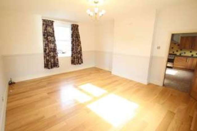  Image of 4 bedroom Detached house to rent in Old Hall Drive Newcastle-under-Lyme ST5 at Dimsdale Hall Drive Wolstanton Newcastle, ST5 9DZ
