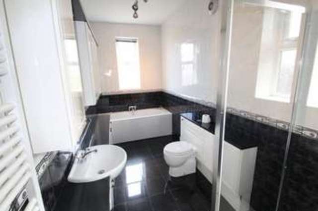  Image of 4 bedroom Detached house to rent in Old Hall Drive Newcastle-under-Lyme ST5 at Dimsdale Hall Drive Wolstanton Newcastle, ST5 9DZ