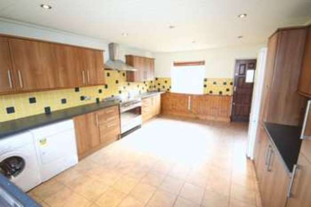  Image of 4 bedroom Detached house to rent in Old Hall Drive Newcastle-under-Lyme ST5 at Dimsdale Hall Drive Wolstanton Newcastle, ST5 9DZ