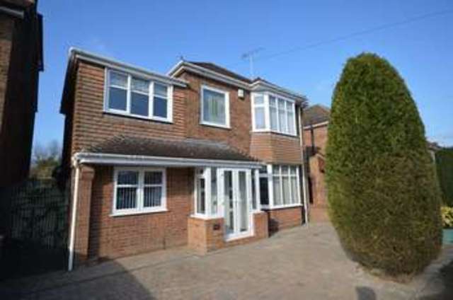  Image of 4 bedroom Detached house for sale in Douglas Crescent Houghton Regis Dunstable LU5 at Douglas Crescent  Houghton Regis, LU5 5AT